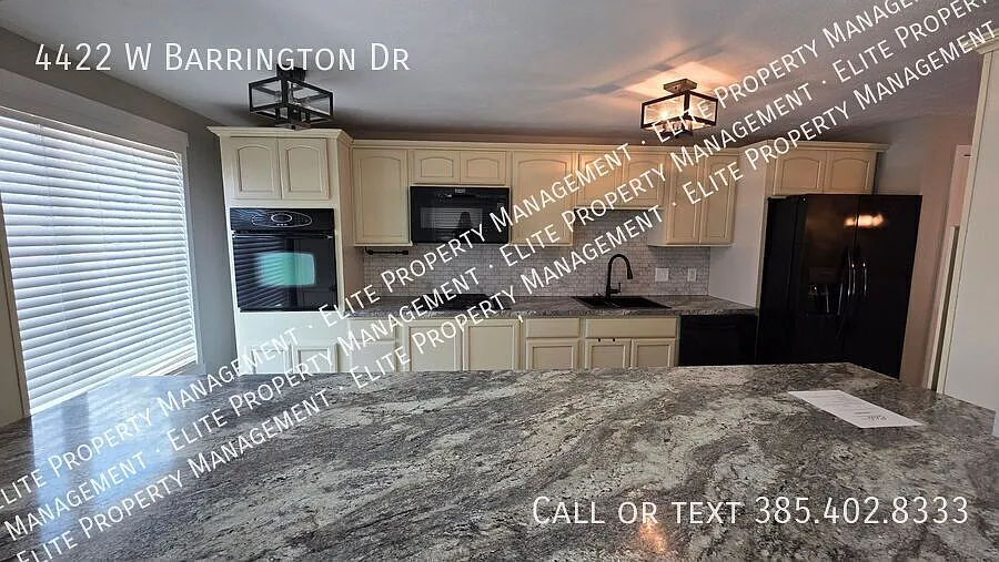 4 bed, 2 bath — Photo 2