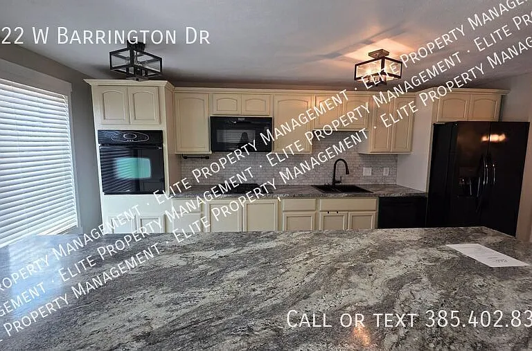 4422 W Barrington Dr — Photo 2