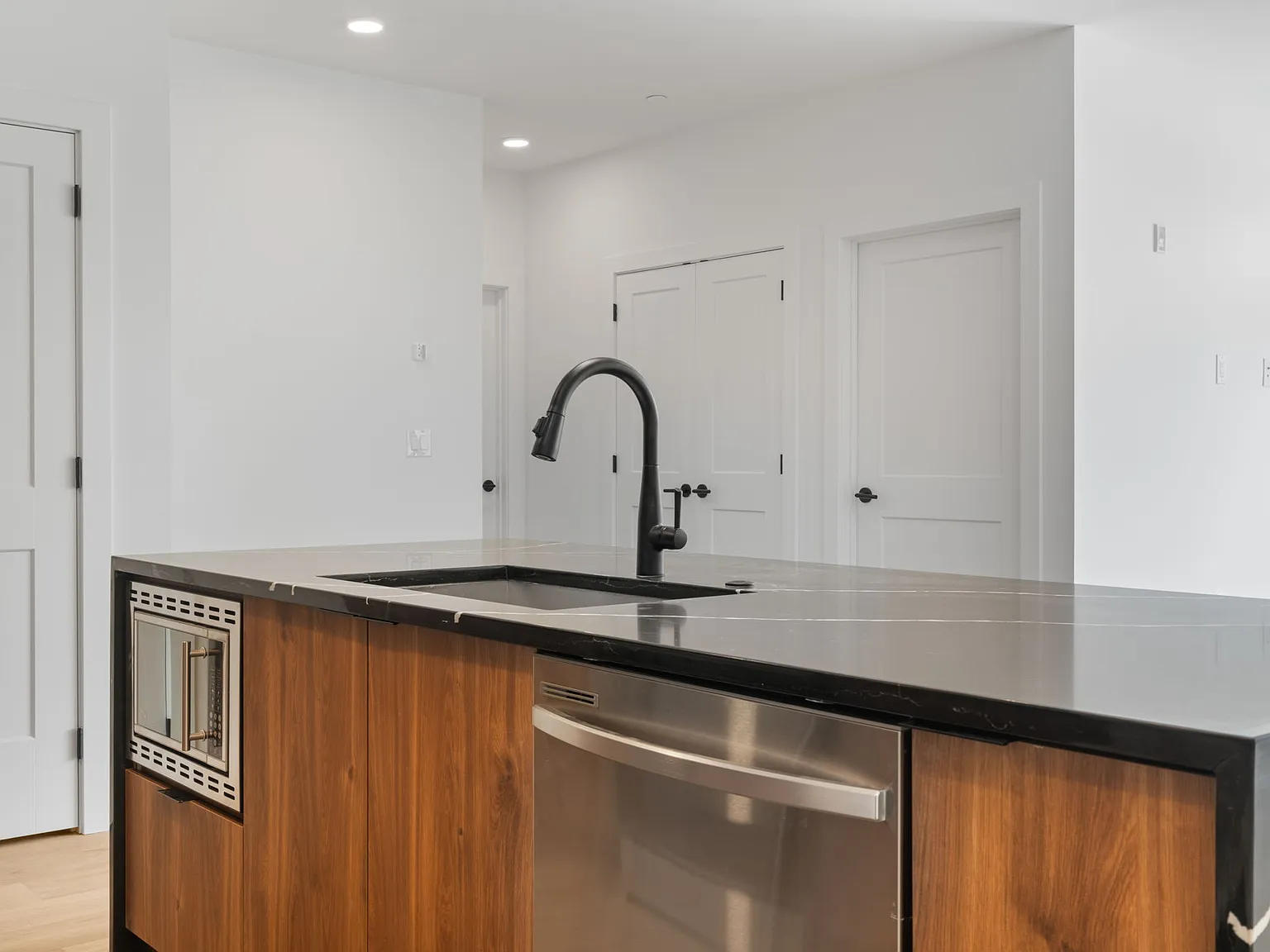 2 bed, 1150 sqft, $2,350 — Photo 4