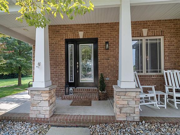 3rd image of 2045 Grandview Dr