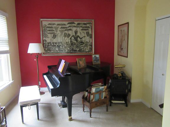 Bonus alcove main floor