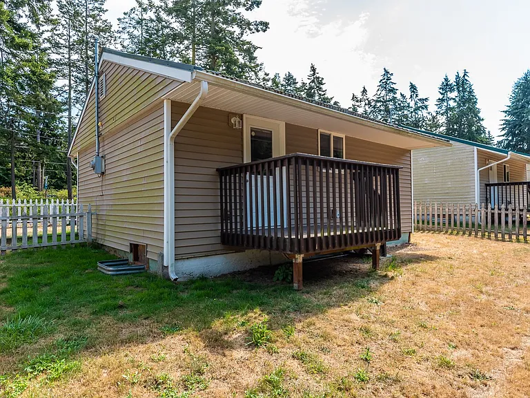 Recently Updated 2-bedroom Cottage — Photo 12