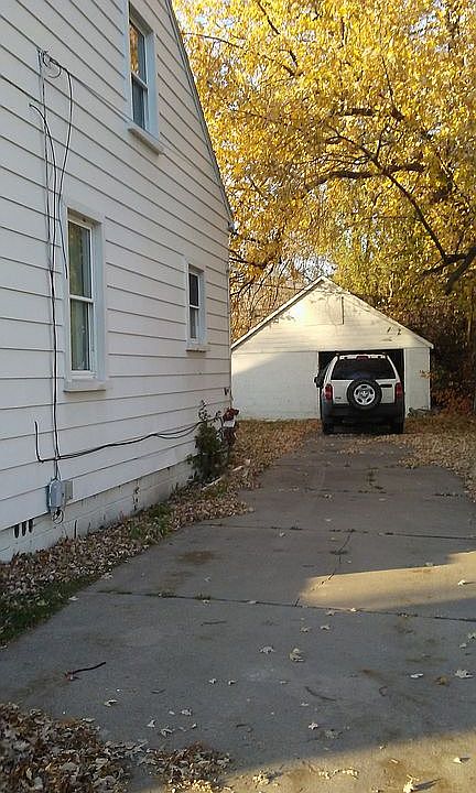Drive way to garage