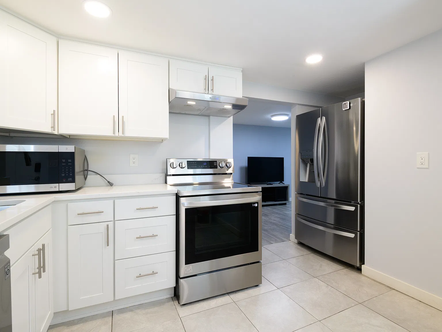 2 bed, 850 sqft, $1,995 — Photo 1
