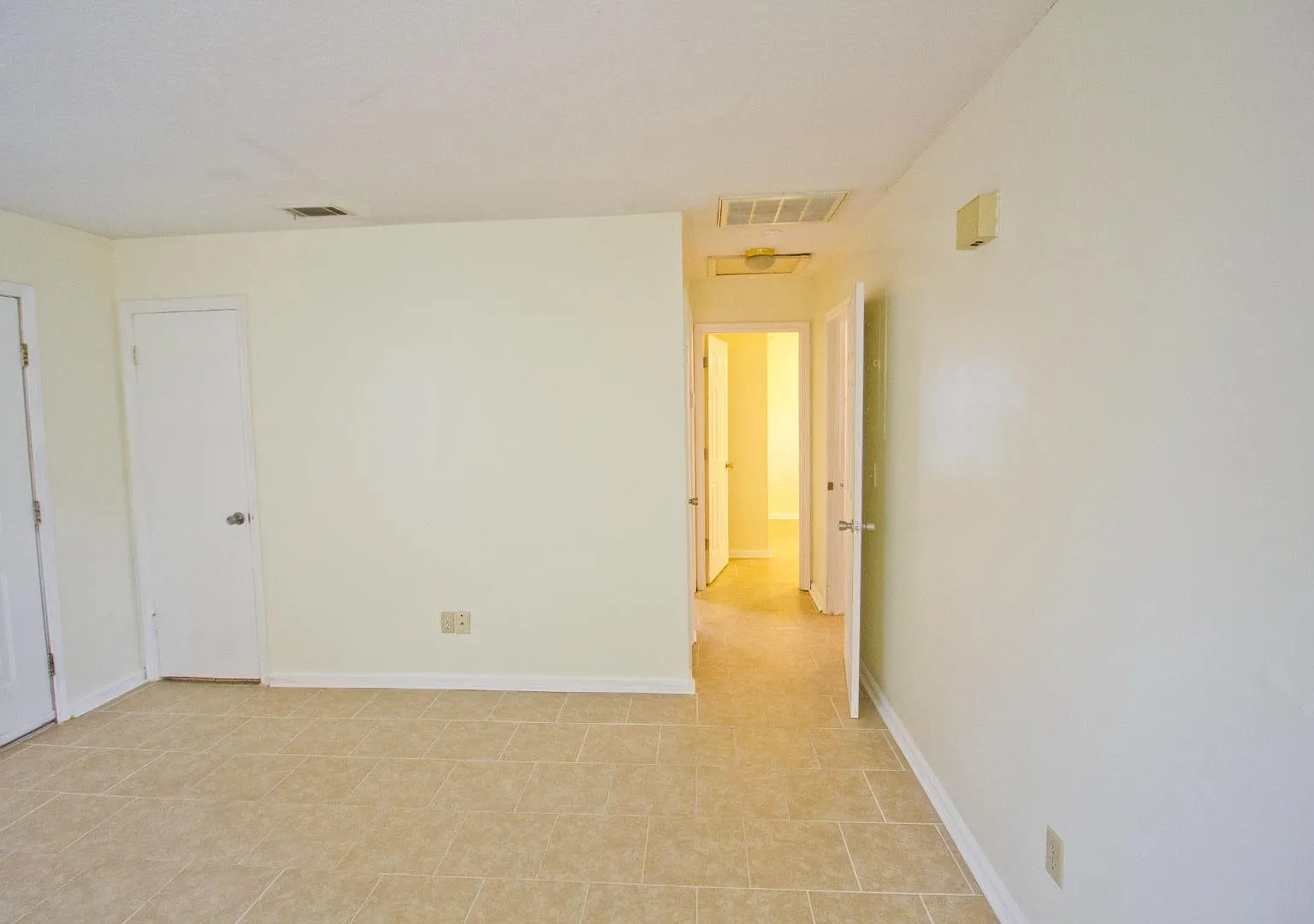 19 University Place - Unit A — Photo 3
