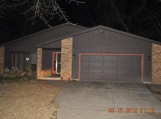 2923 Labore Rd, Little Canada, MN 55109