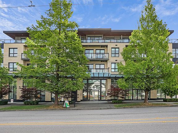 3rd image of 3028 Arbutus St #301