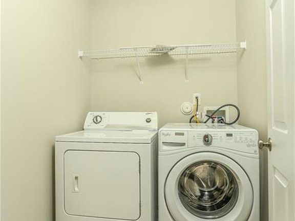 3rd image of 804 Parkland Pl #804
