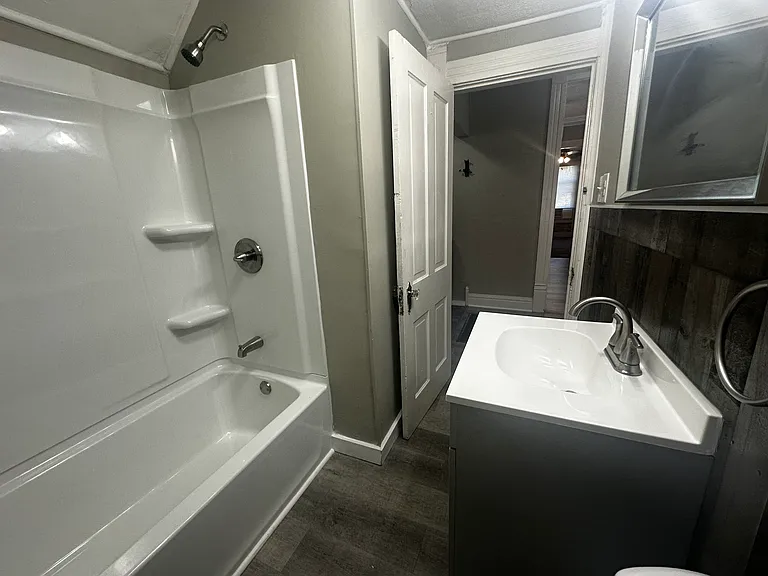 2436 Wallace Ave #B — Photo 11