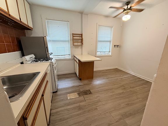 2nd image of 22 Chiswick Rd APT 12
