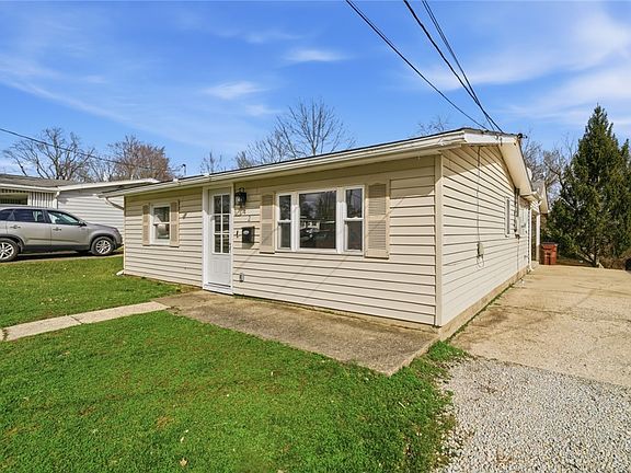 3rd image of 842 Meadow Ln