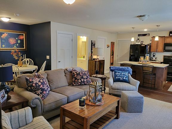 5th image of 1790 Greenwood Valley Dr