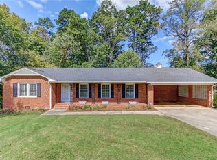 2812 Kilbourne Dr, Greensboro, NC 27407