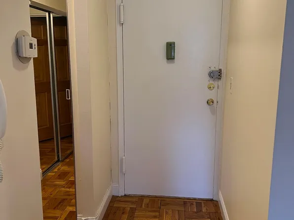838 Pelhamdale Ave APT 2K, New Rochelle, NY 10801