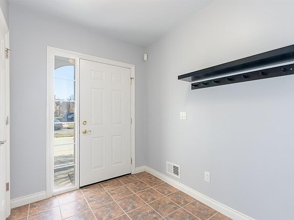 5th image of 5686 Hampshire Ln