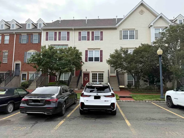 165 Cottonwood St, Jersey City, NJ 07305