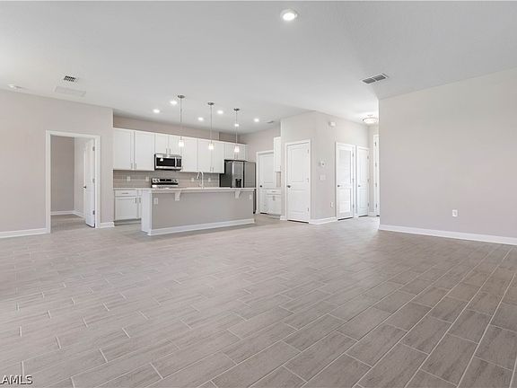 4th image of 2136 NW 18th Ave