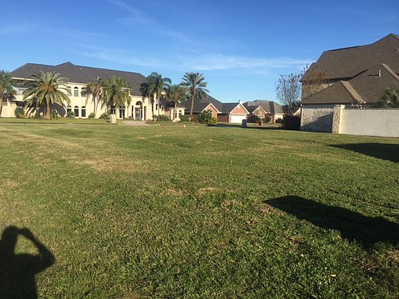 3rd image of 521 Roanoke Dr