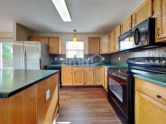 3rd image of 221 Shawnee Ct