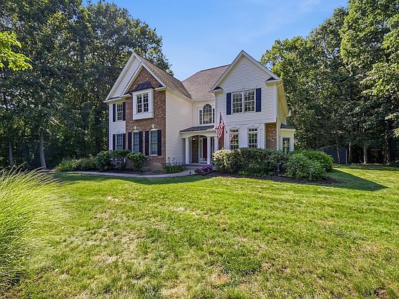 2nd image of 19 Laurel Ridge Rd