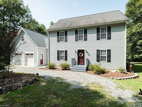 3rd image of 2501 White Pine Dr