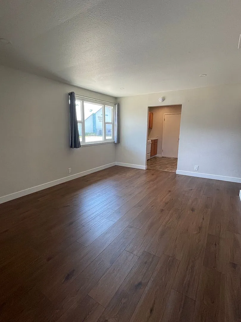 2bed/1bath duplex 1 block from Vaca High School! Remodeled interior, dual pane windows with detac... — Photo 3