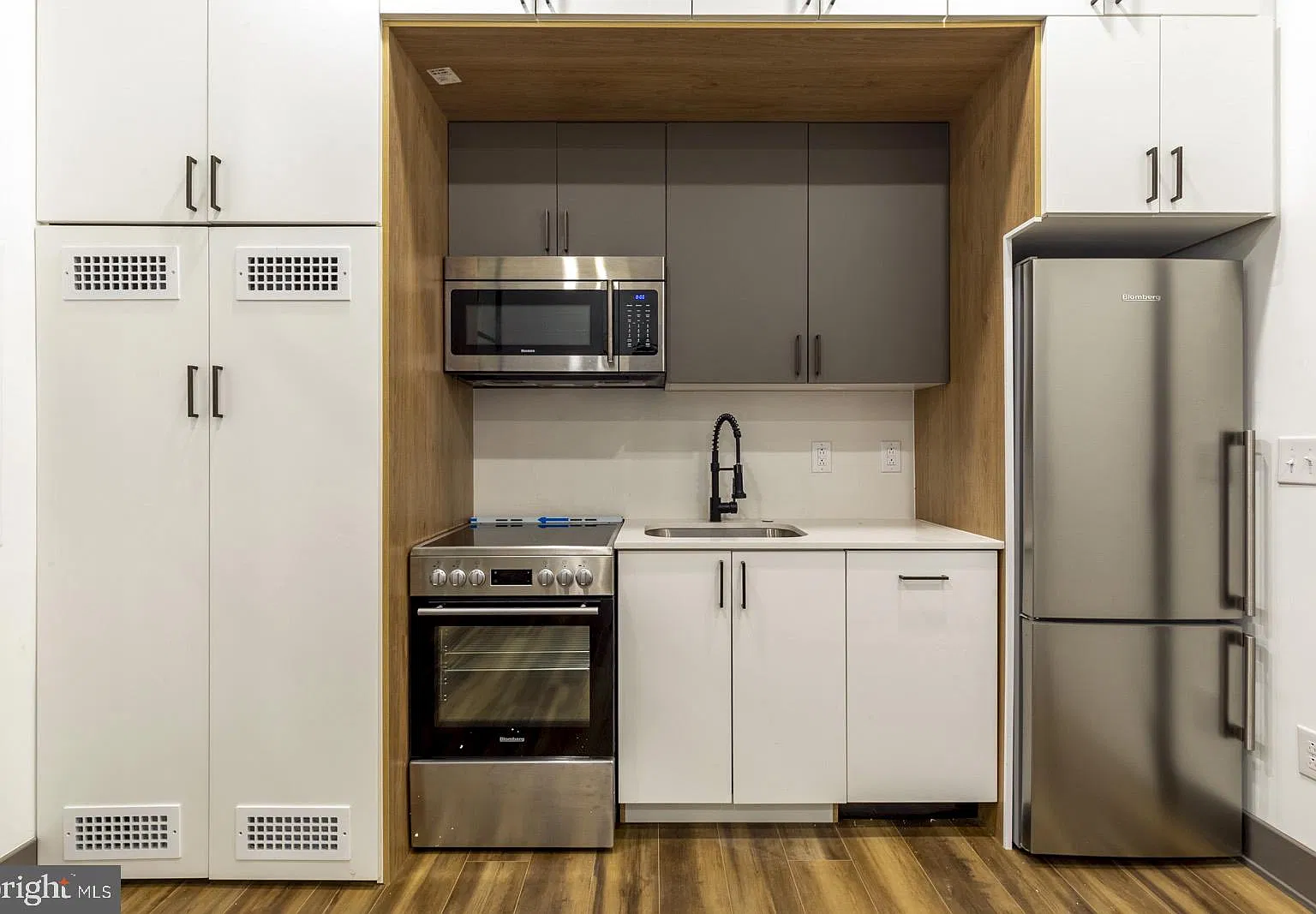 1 bed, 1.0 bath, $1,250 — Photo 2