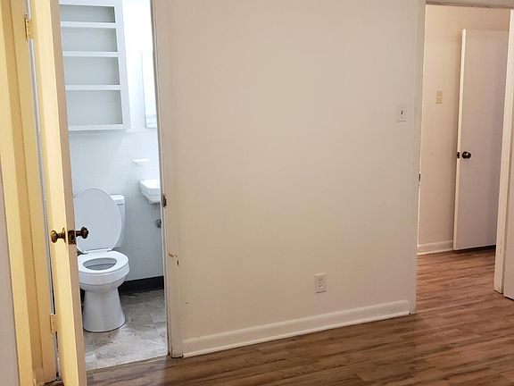 5th image of 1115 Cloverdale Dr