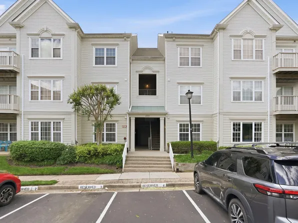 4359 Wilson Valley Dr APT 302, Fairfax, VA 22033