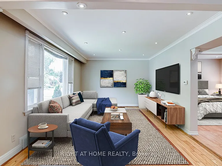 92 Lawrence Ave #UPPER — Photo 2