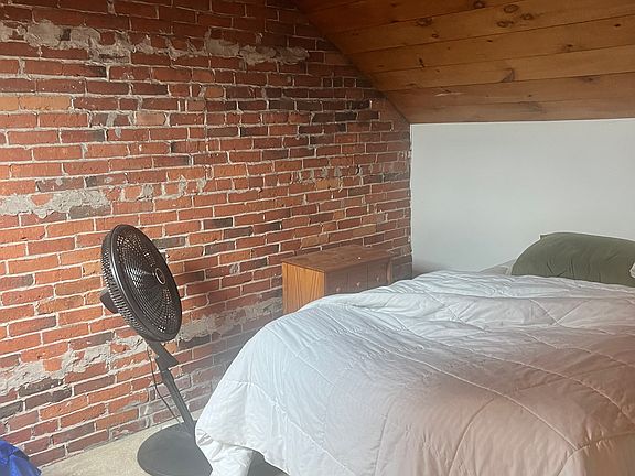 4th image of 300 Essex St