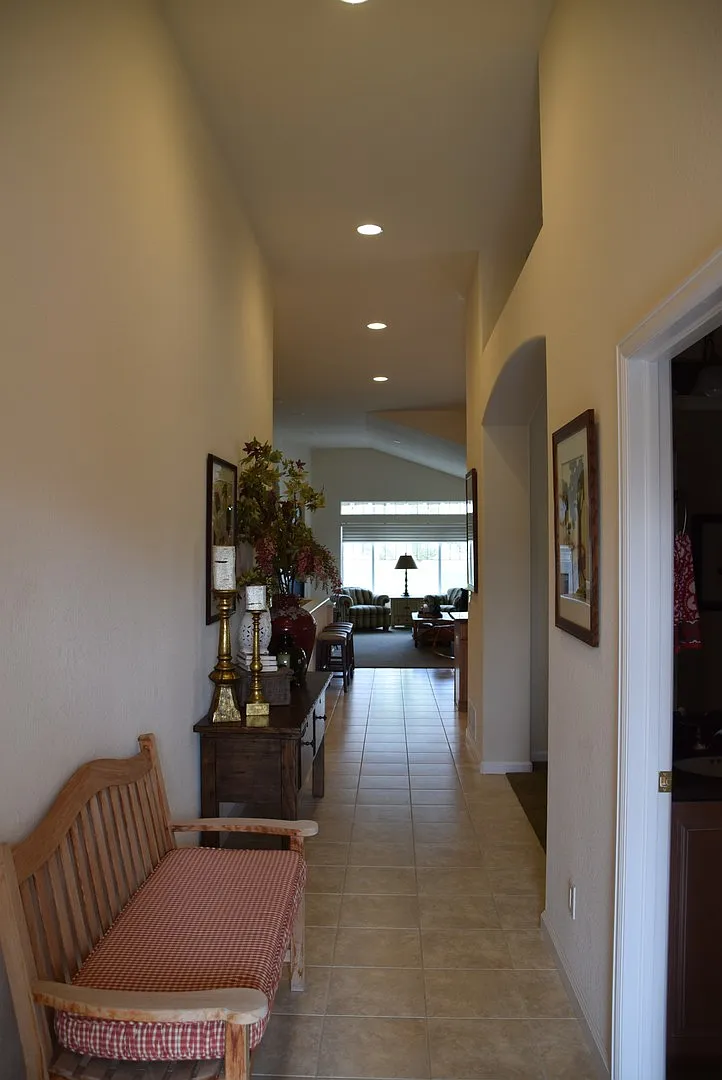 Stunning 3 bedroom Home / Main Floor Master! — Photo 3