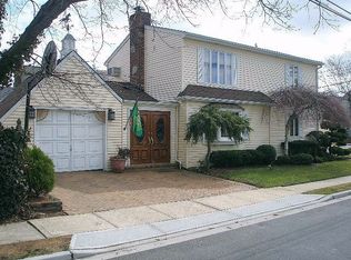 2 Davis St, East Rockaway, NY