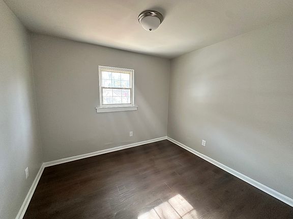 3rd image of 424 34th Ave W