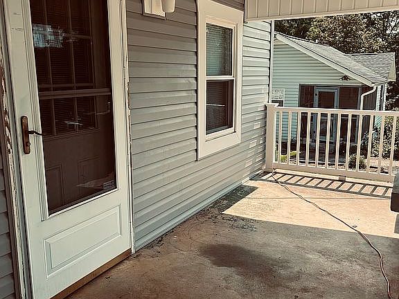 5th image of 301 Lee St