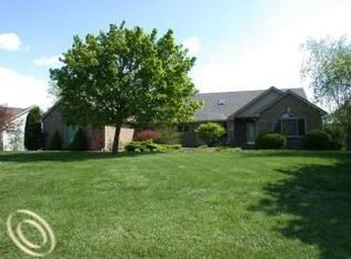 3793 Lakeridge Ct, Lake Orion, MI 48360