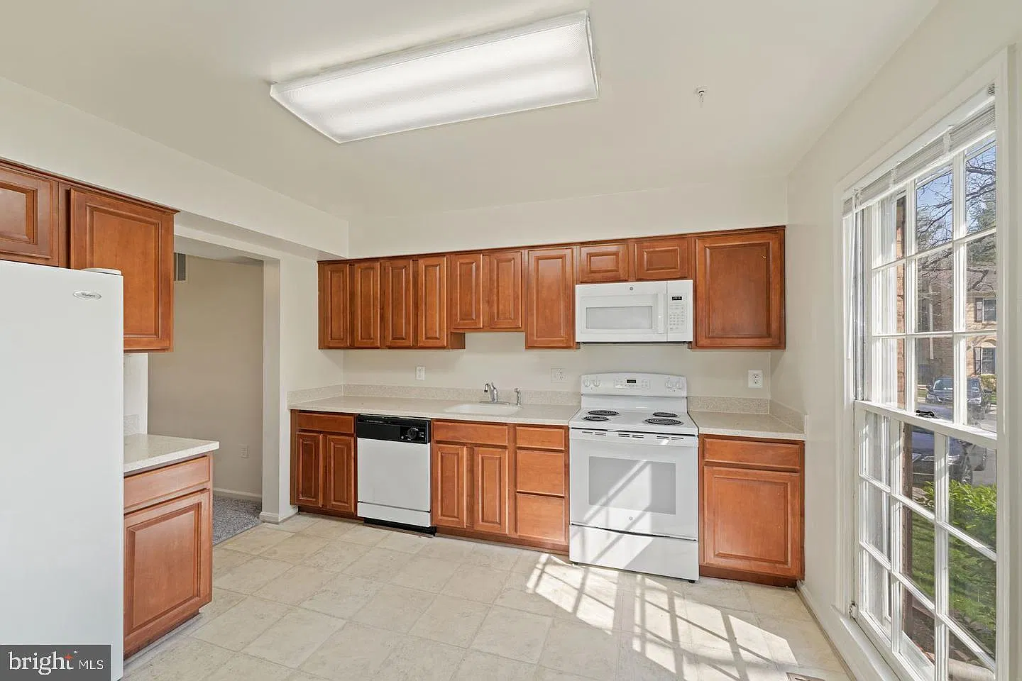 3 bed, 4.0 bath, 1878 sqft, $3,150 — Photo 2
