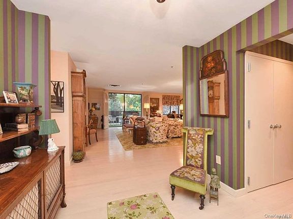 4th image of 123 Middle Neck Rd #304-5