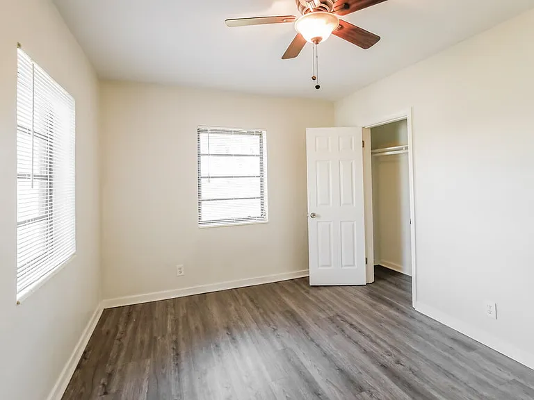 820 Carolina Ave — Photo 9