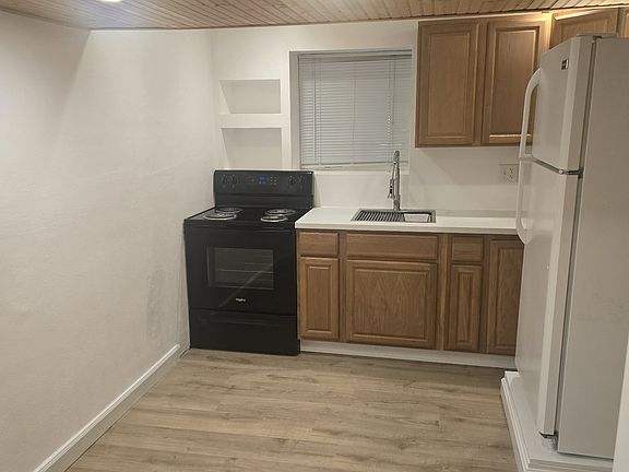 3rd image of 9 Putney Cir #B