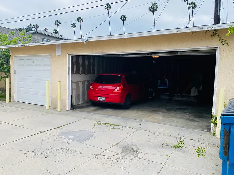 One car parking space ( garage share with other unit)