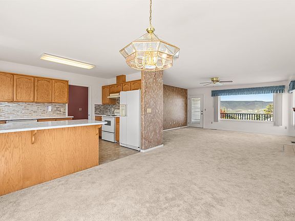 5th image of 933 Cypress Ct