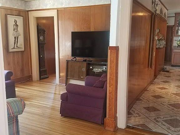 3rd image of 54 Moulton St