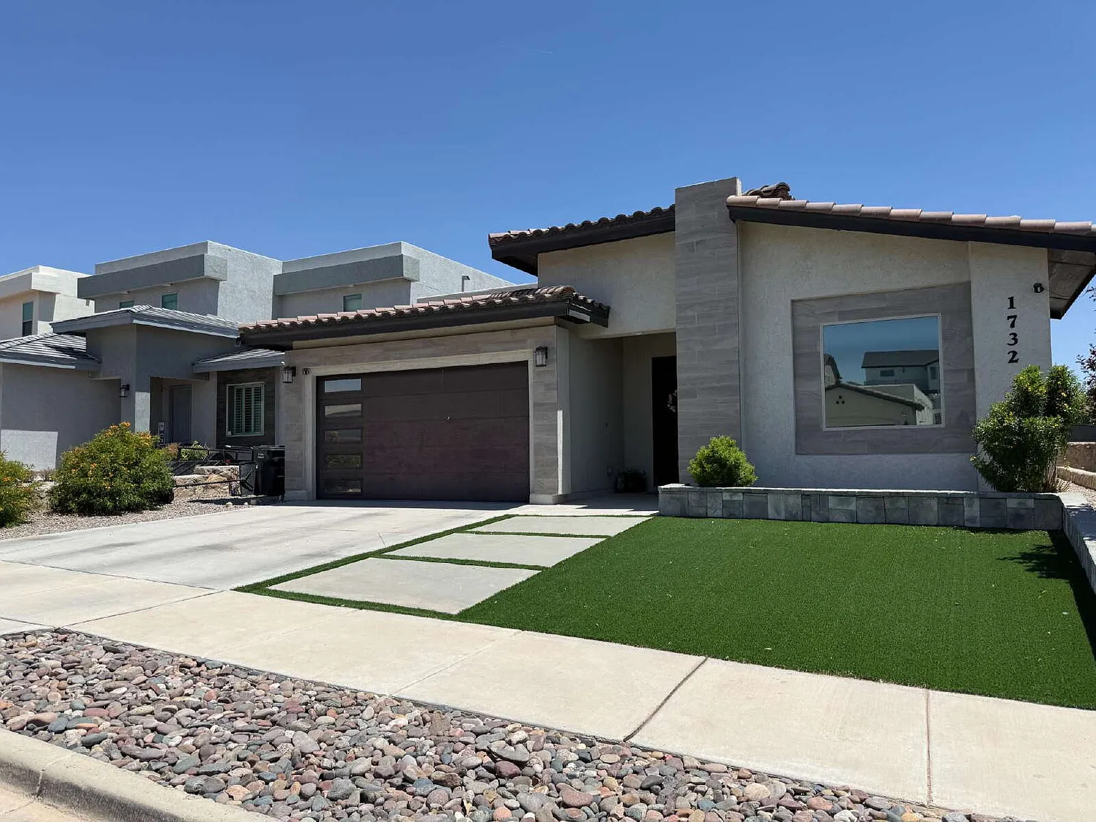 4 bed, 2.5 bath, 2078 sqft, $2,400 — Photo 2