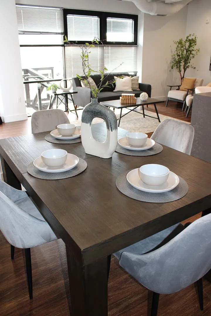 Modern Executive Loft in Old Town Louisville — Photo 4