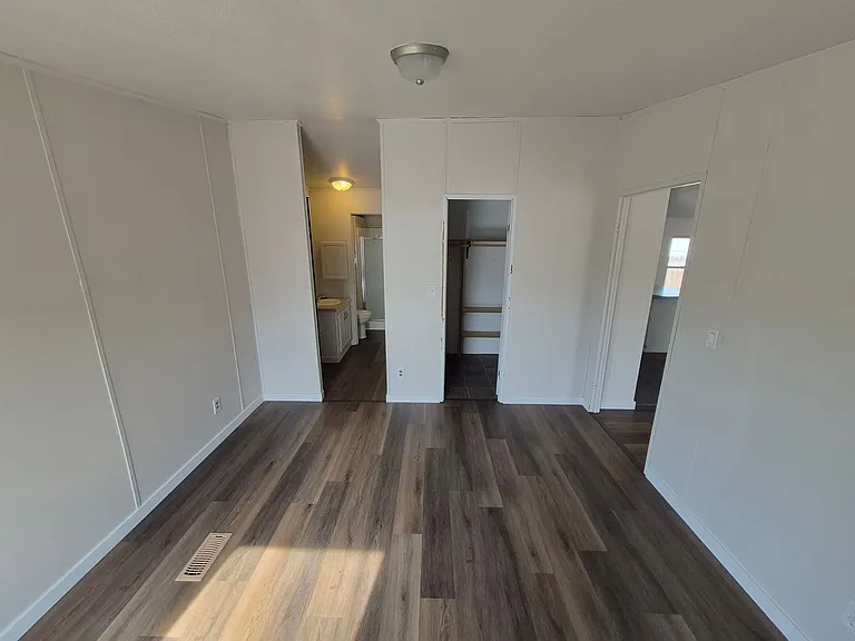 341-343 NW Hemlock Ct — Photo 8
