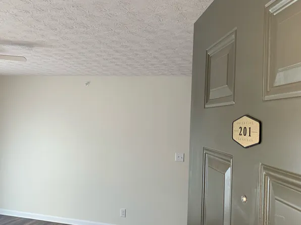 9617 Cooper Church Dr APT 201, Louisville, KY 40229