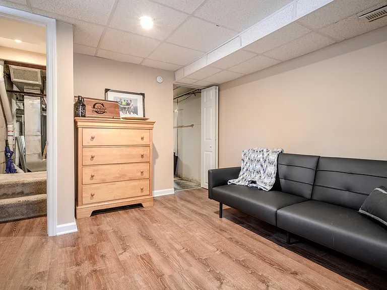 2518 Franklin Ave — Photo 17