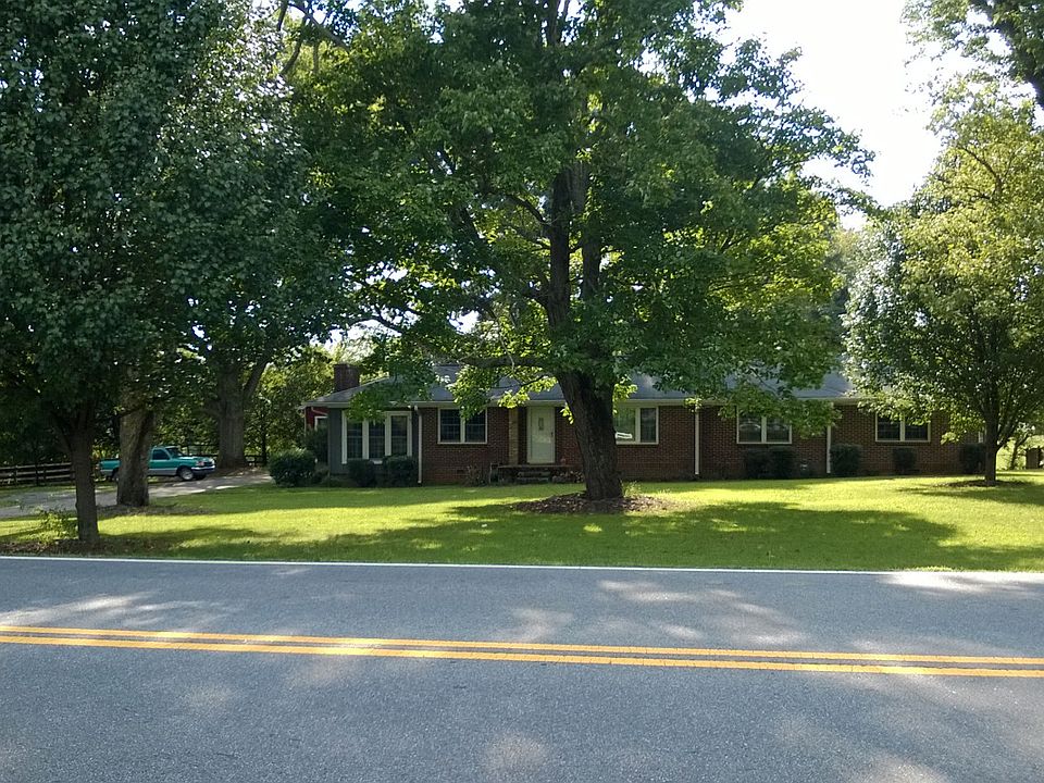 2nd image of 3925 E Cherokee Dr
