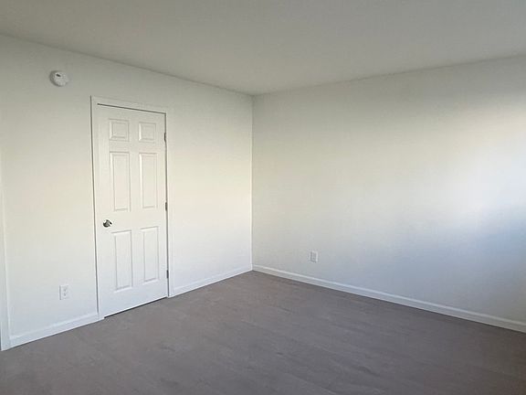 5th image of 1724 Barry Ave #9